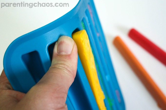 Learn how to make homemade bath crayons with this simple tutorial. Your kids will have a blast making and playing with these homemade tub colors! 