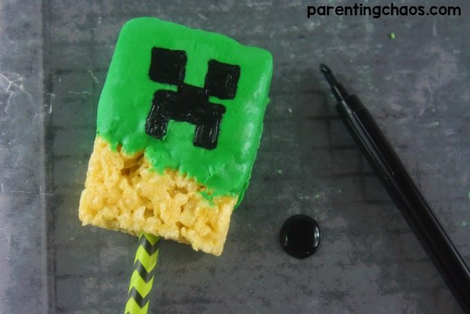 My kids would adore this rice krispie treats recipe for Minecraft Creeper Pops!