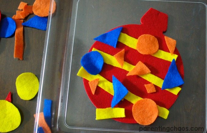 My Kids would LOVE to do this Holiday Felt Busy Tray for a Christmas crafts