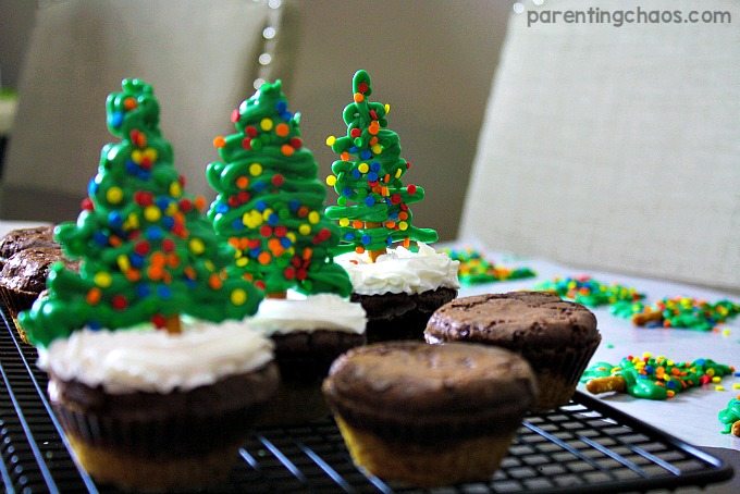 These Christmas tree brownies are so much fun!
