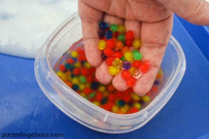 Learning how to make waterbead slime is a super fun science activity! Plus it is a fun sensory bin to play with afterwards!