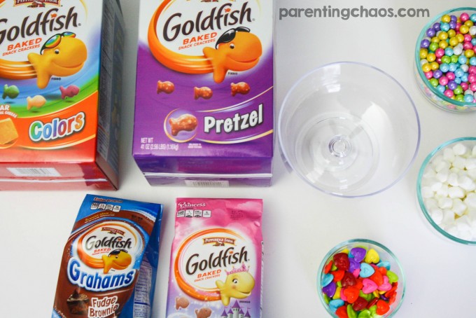 Spark joy one smile at a time with using Goldfish® crackers to make this simple Princess Par-TEA Trailmix! #GoldfishMix #AD