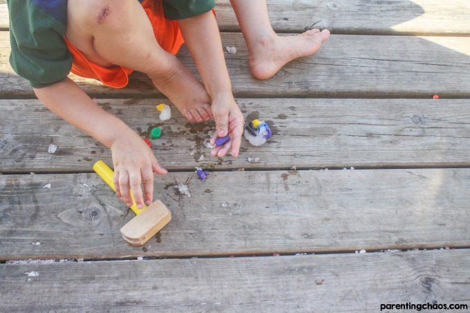 Keep the kids busy and cool this summer with this ABC Ice excavation activity.
