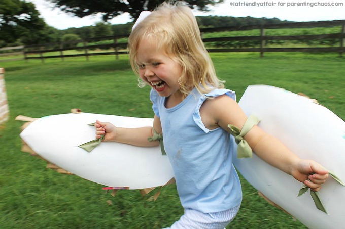 This DIY Bird Wings Craft for kids is absolutely adorable!