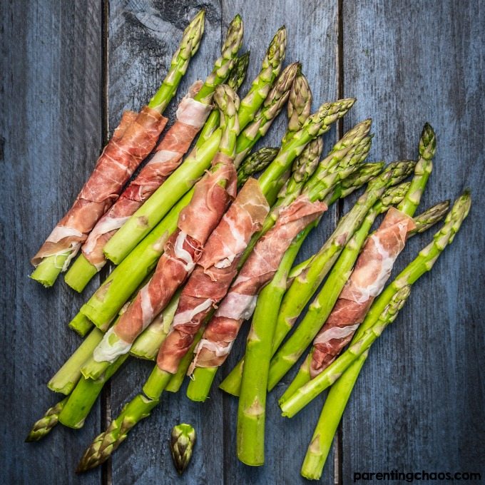 While my kids won’t agree, asparagus is best when wrapped in prosciutto. If you feel the same, you’ll love this easy prosciutto wrapped asparagus recipe.