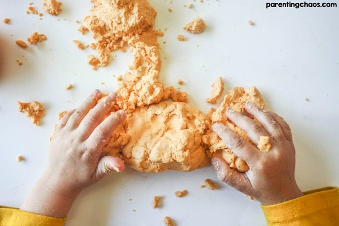 Kids will LOVE this Taste Safe Pumpkin Play Dough!