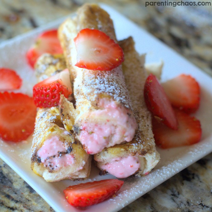 These Strawberry Cream Cheese Roll-ups Look Delicious!