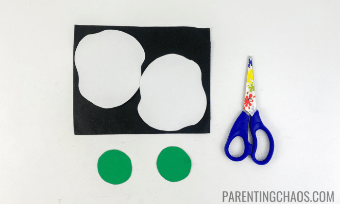 green eggs and ham paper plate craft step 1 cut the eggs