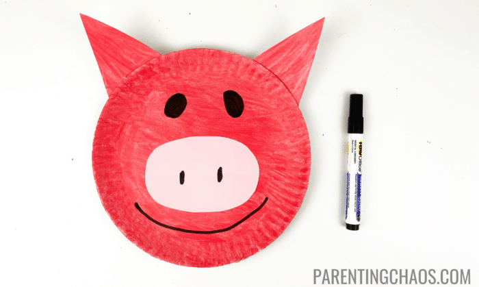 mo williams pig paper plate craft piggies step 6 draw on piggies face