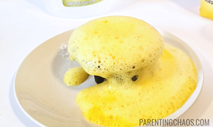 st patrick's day baking soda science for kids